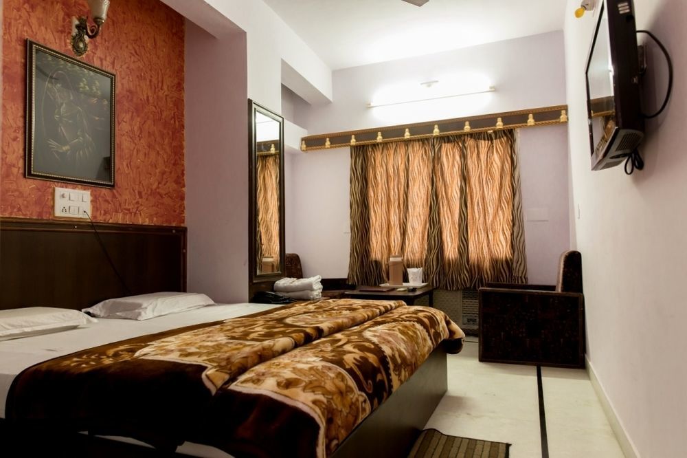 Hotel Udai Palace - Centrally Located Budget Family Stay أُودايبور المظهر الخارجي الصورة